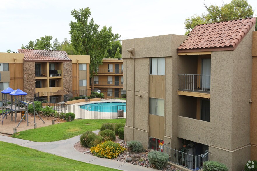 Biltmore on the Lake Phoenix, AZ Apartment Finder