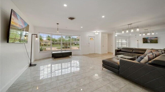 Building Photo - 4115 Madison St