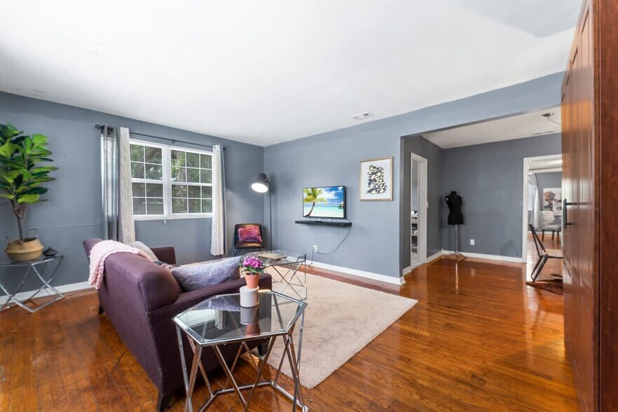 Building Photo - 1512 Larue Ave
