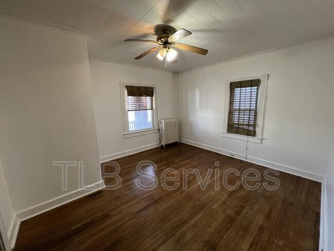 Building Photo - 221 3rd St