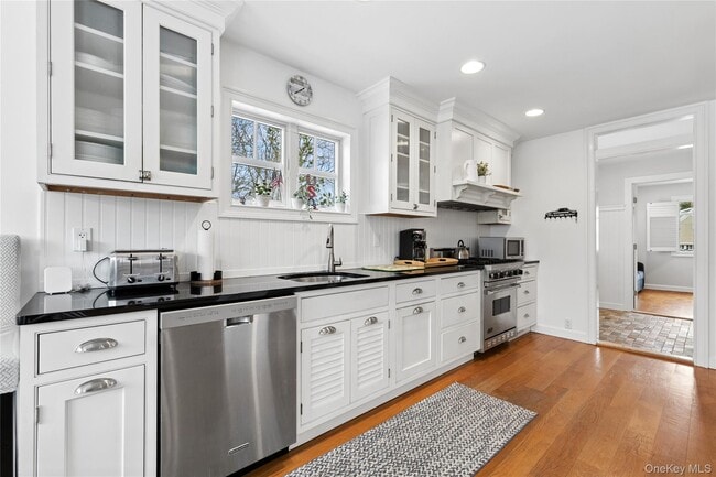 Building Photo - 10 Foxboro Rd