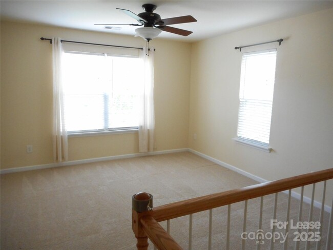 Building Photo - 15519 Stronvar House Ln