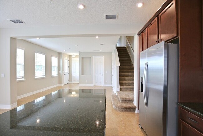 Building Photo - Beautifully Appointment 3/2 Modern Townhom...