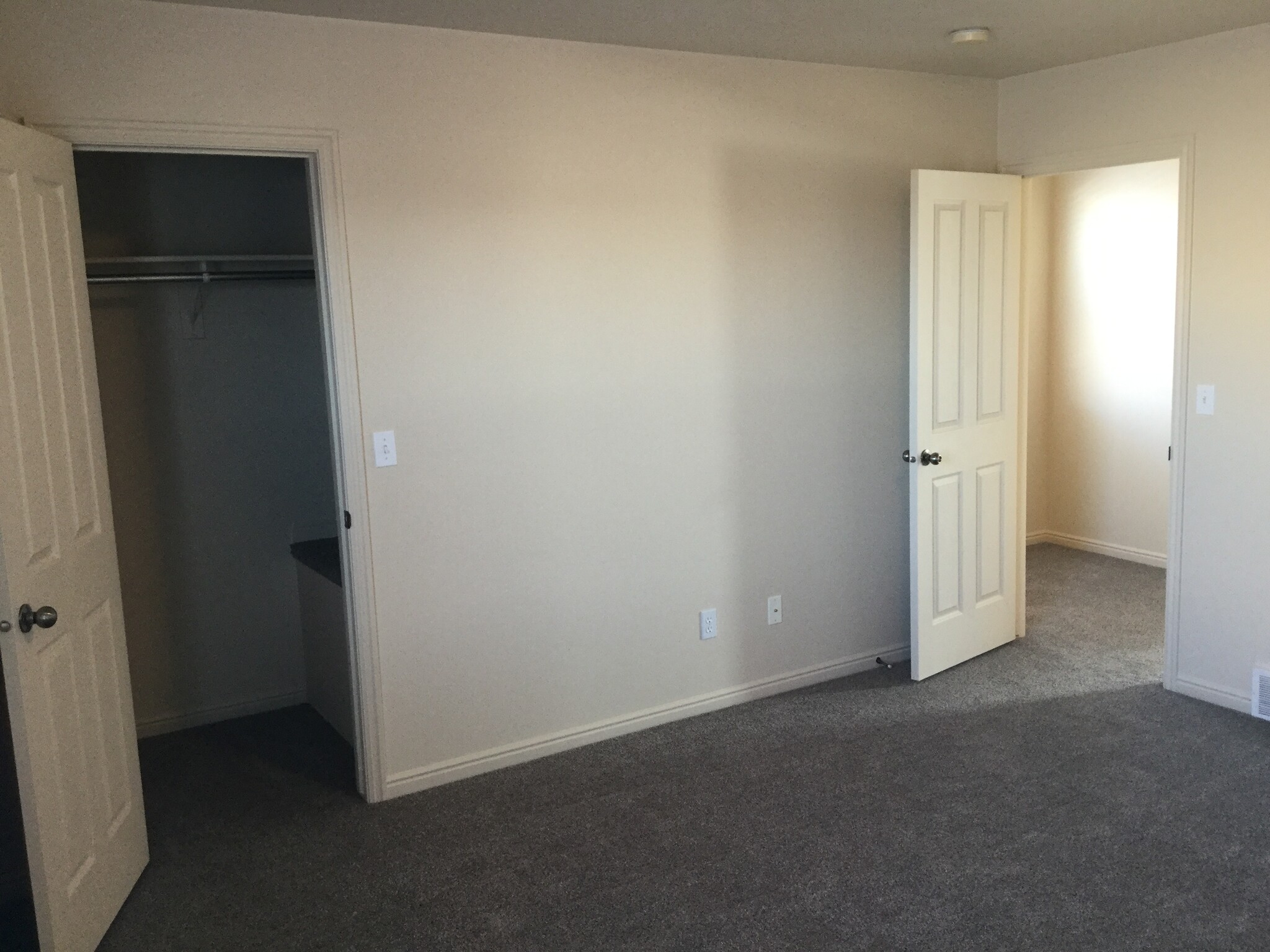 Building Photo - 479 Raven Way