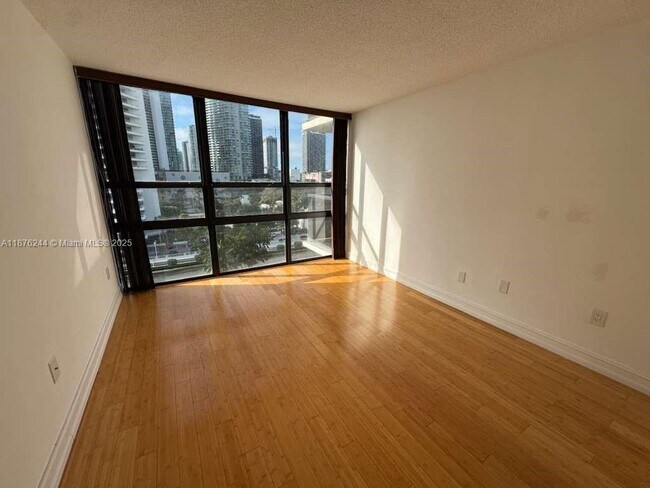 Building Photo - 600 NE 36th St