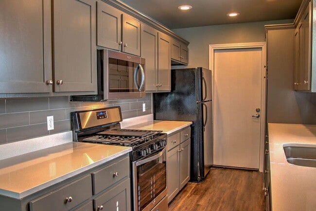 Building Photo - Bixby 3 bed 2 bath in Bixby schools