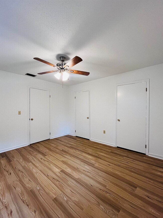 Building Photo - 8789 Louvinia Way