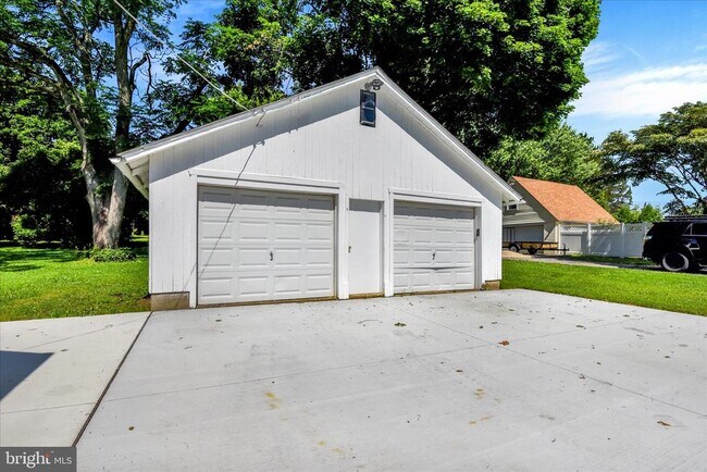 Building Photo - 116 2nd Ave