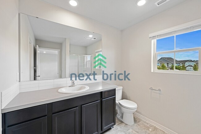 Building Photo - "Charming 4-Bedroom Home in Puyallup with Spacious 1831 Sq Ft Layout & 2.5 Baths!"