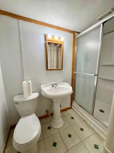 Building Photo - 4646 13th St NW