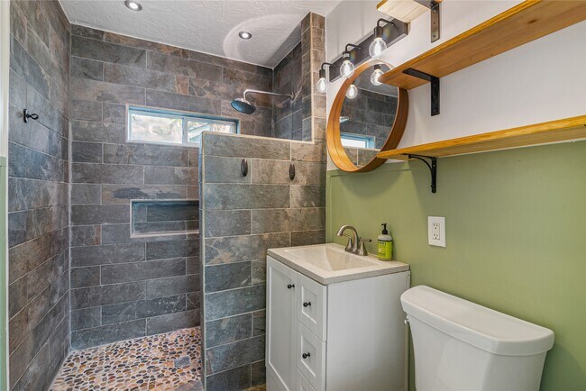 Building Photo - 320 Coronado St