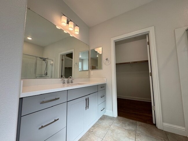 Building Photo - Beautiful 2 story home in Walnut Creek