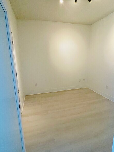 Building Photo - 1208 E Kennedy Blvd