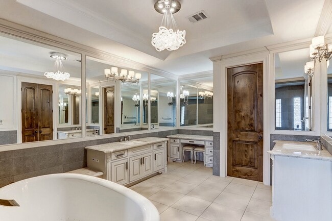 Building Photo - 3749 Olympia Dr