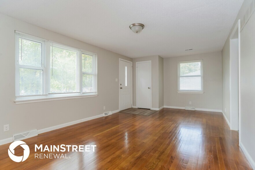 Building Photo - 6925 N Hickory St