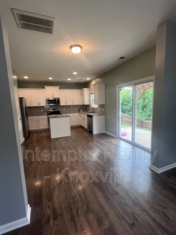 Building Photo - 5469 Calvert Ln