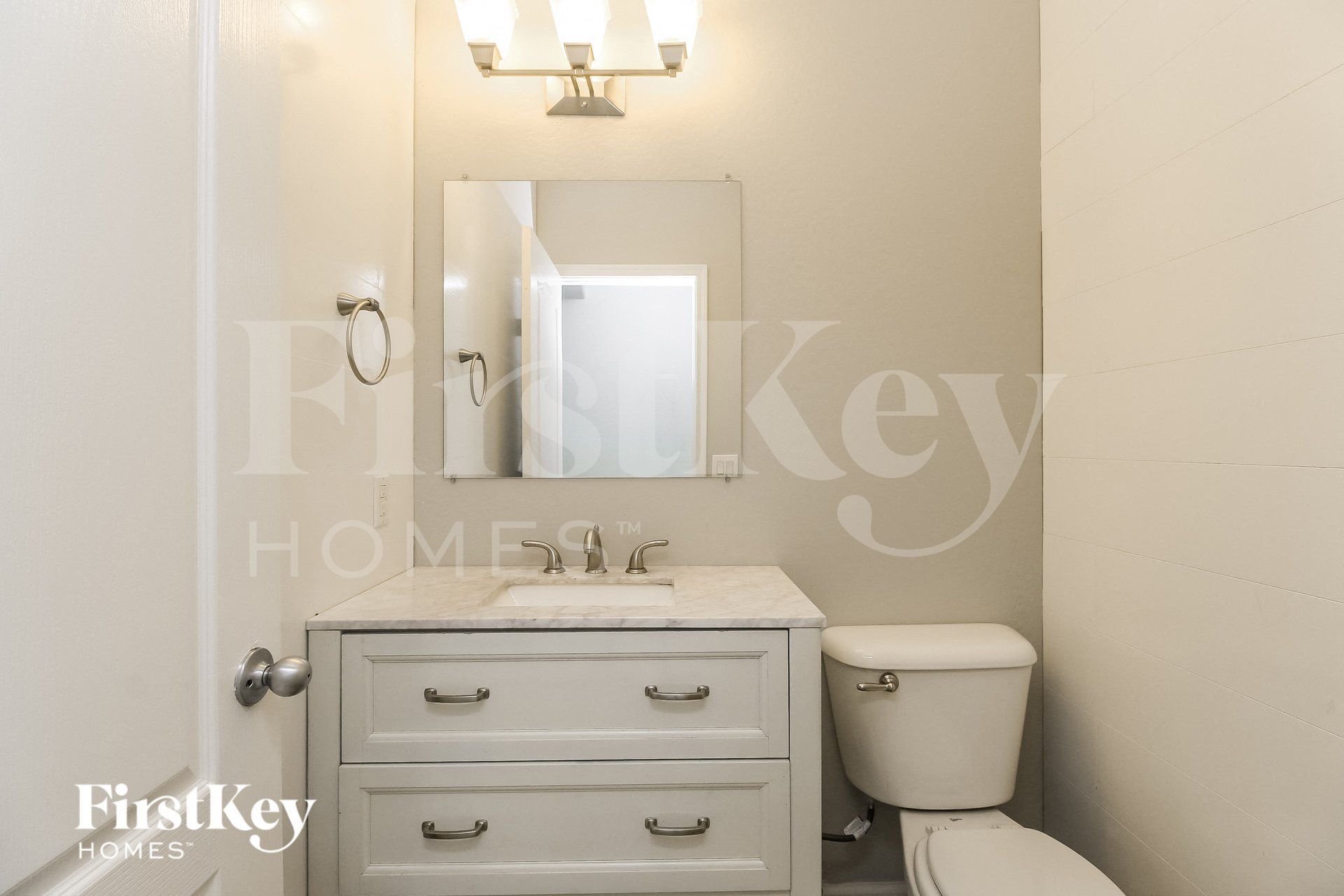 Building Photo - 837 E Cierra Cir