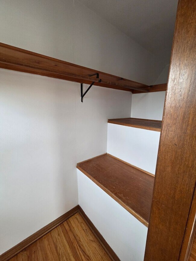 Building Photo - W 2nd St 1408-1410