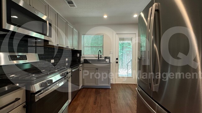 Building Photo - 9351 Angora St
