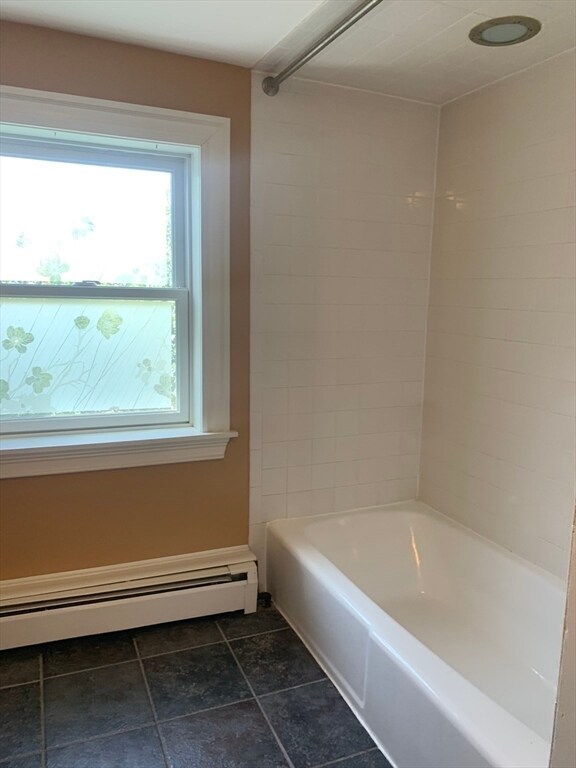 Building Photo - 10 Salem St Ave