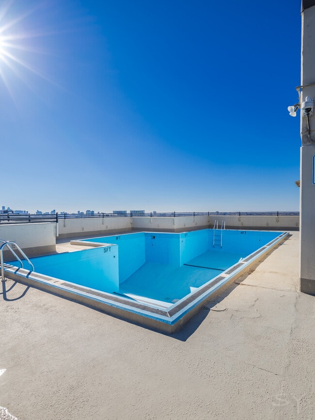 Building Photo - 2754 N Hampden Ct