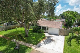 Building Photo - 2440 SW 16th St