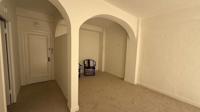 Building Photo - 631 O'Farrell St