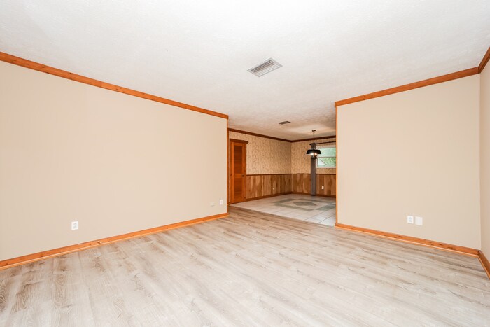 Building Photo - 14151 Grover Rd