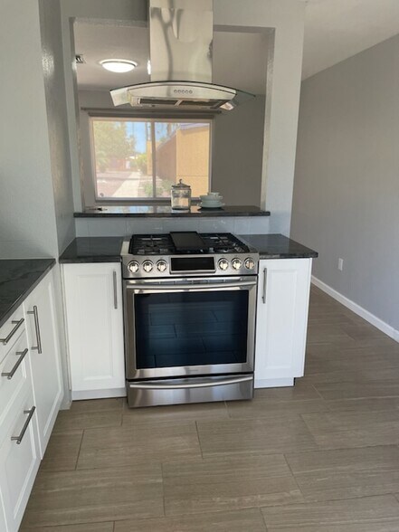 Kitchen - 350 N Silverbell Rd