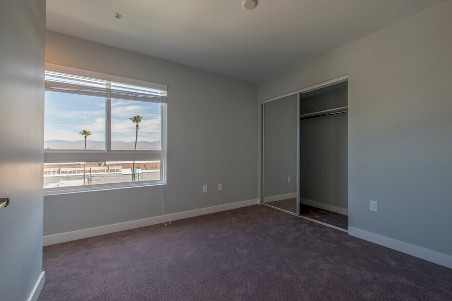 Building Photo - 3965 Carpenter Ave