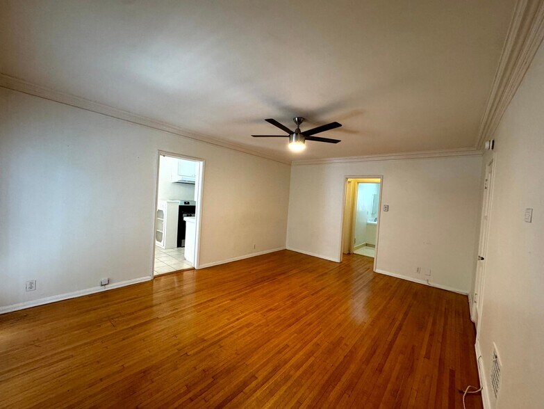 Building Photo - 1271 N Crescent Heights Blvd
