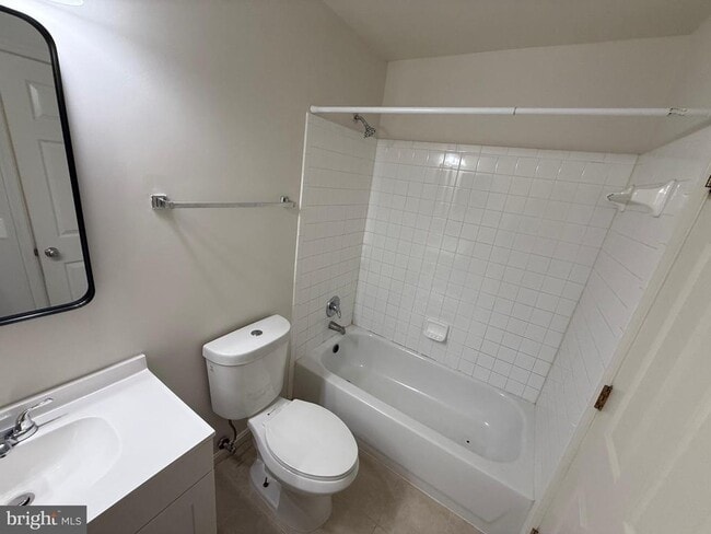 Building Photo - 22976 Fontwell Square