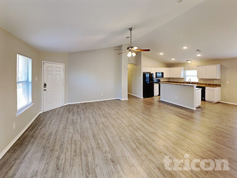 Building Photo - 1245 W Cottonwood Dr
