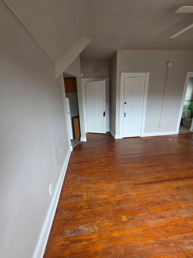 Building Photo - 634 Greenup St