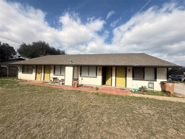 Building Photo - 2607 Ektom Dr