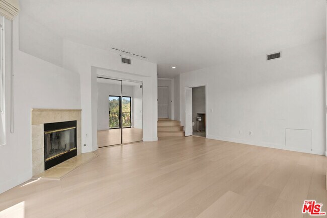 Building Photo - 3665 Alta Mesa Dr