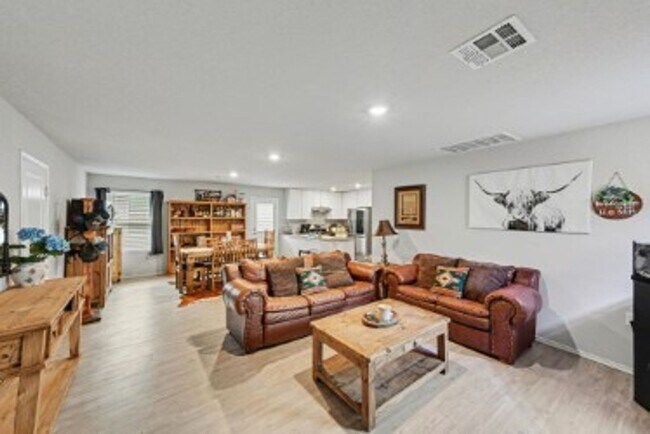 Building Photo - 3BED/2BATH HOUSE AVAILABLE FOR LEASE!