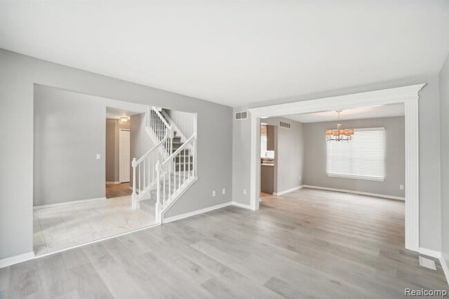 Building Photo - 2609 Huntington Dr