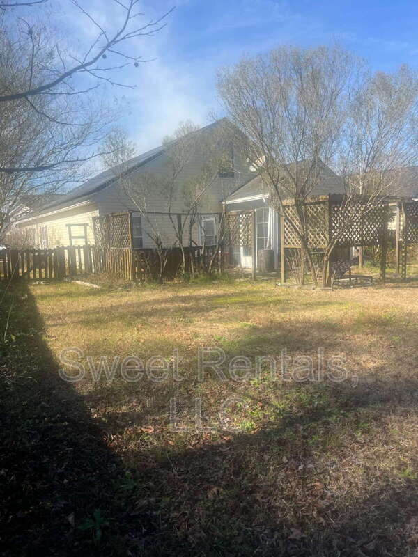 Building Photo - 343 Briarbend Rd