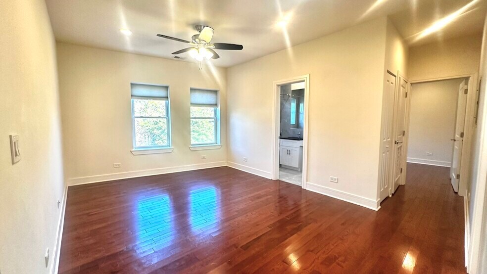 Building Photo - 1145 W Lunt Ave