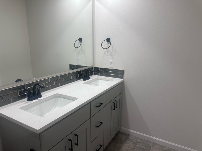 Building Photo - 12113 127th Ave E