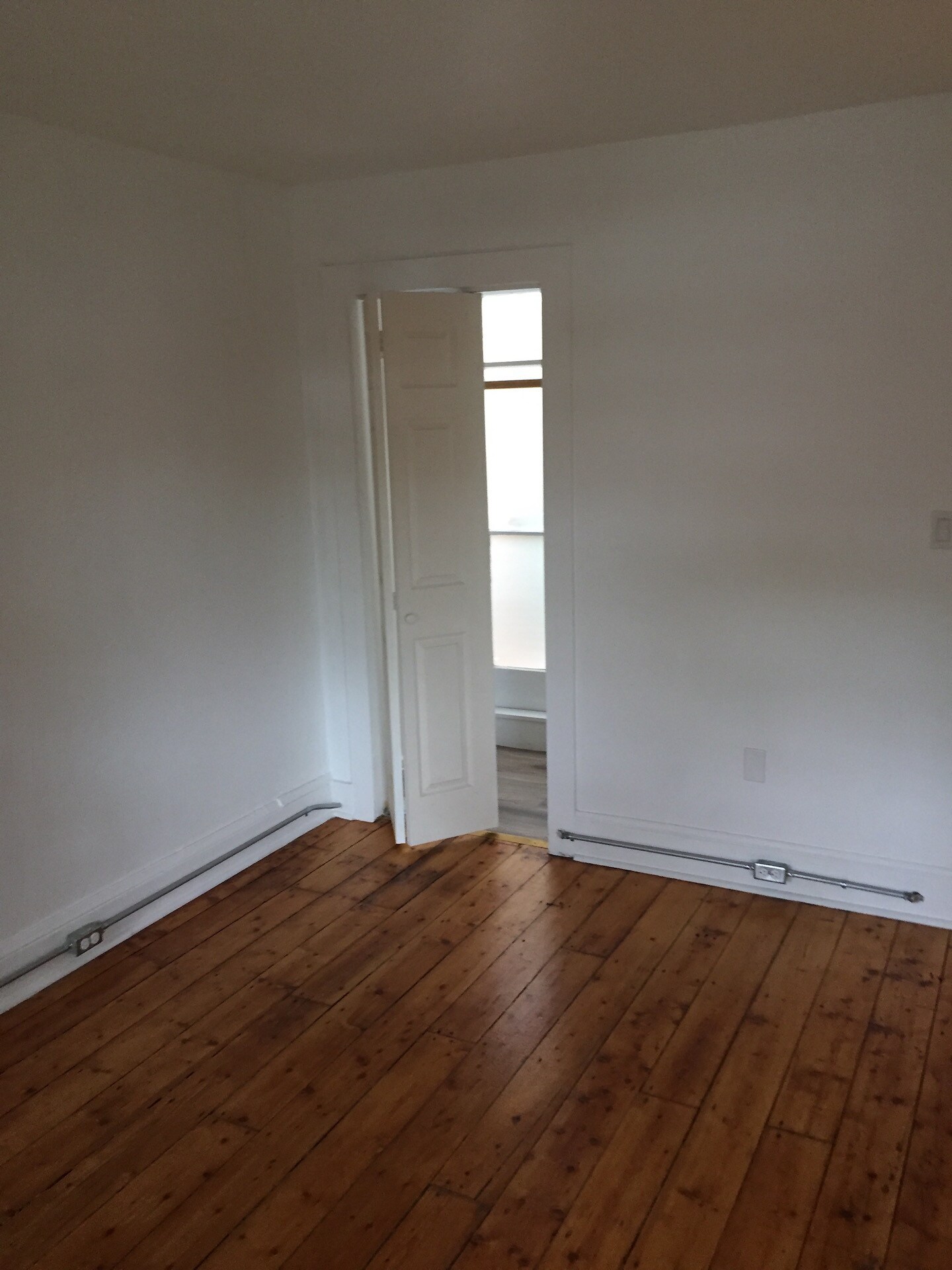 Building Photo - 146 Chestnut St
