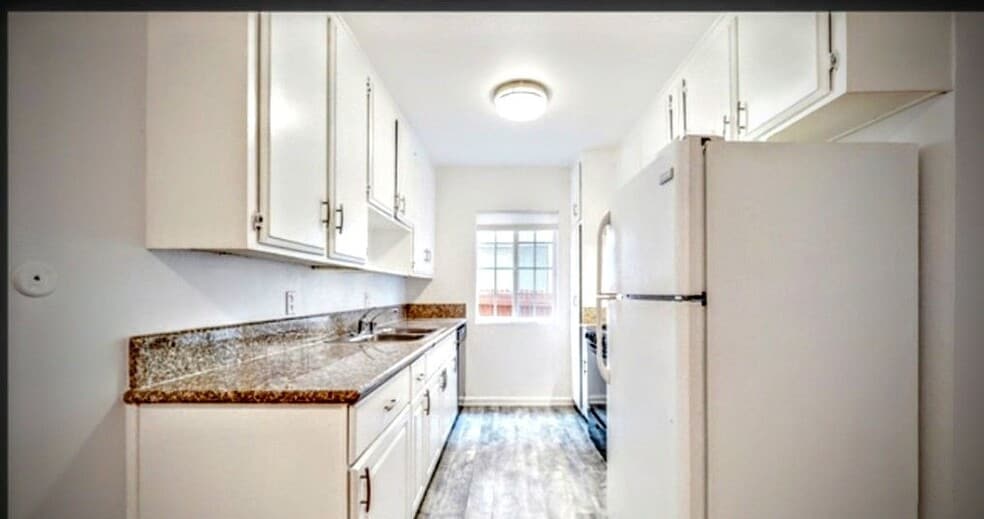 Building Photo - 3740 Veteran Ave