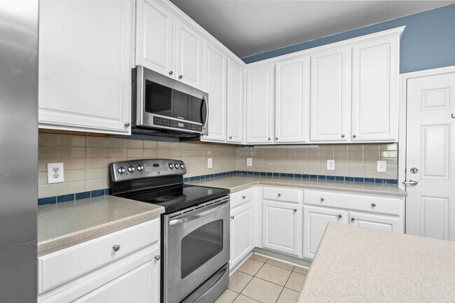 Building Photo - 587 Tuckahoe Rd