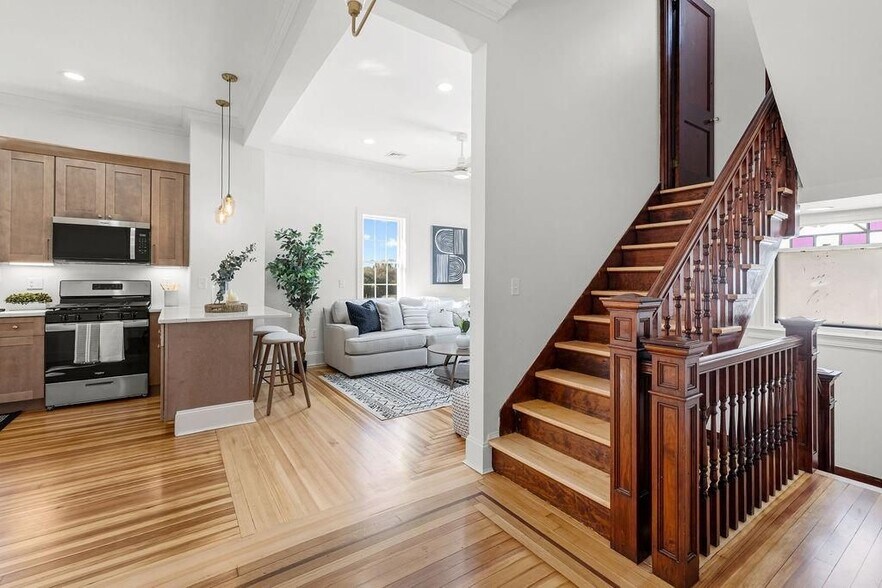 Building Photo - 508 Charles St