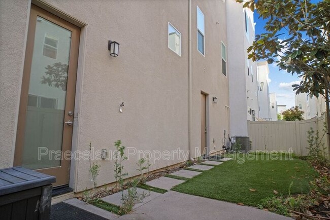 Building Photo - 1440 Suwerte Ave