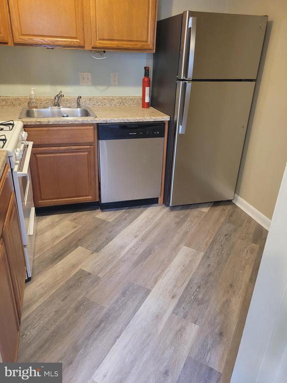 Building Photo - 1605 Meadowview Ln