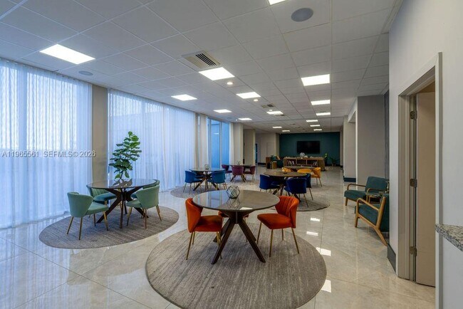 Building Photo - 3140 S Ocean Dr