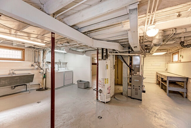 Building Photo - 4915 Edward Ave