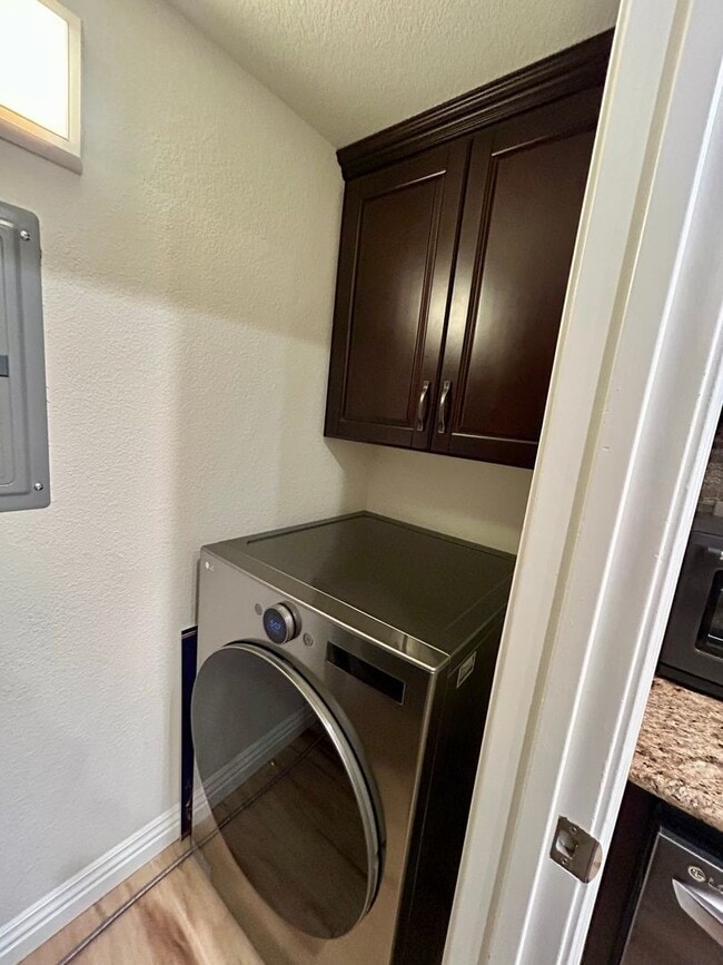 Building Photo - Modern and Convenient Condo Near Almaden Lake